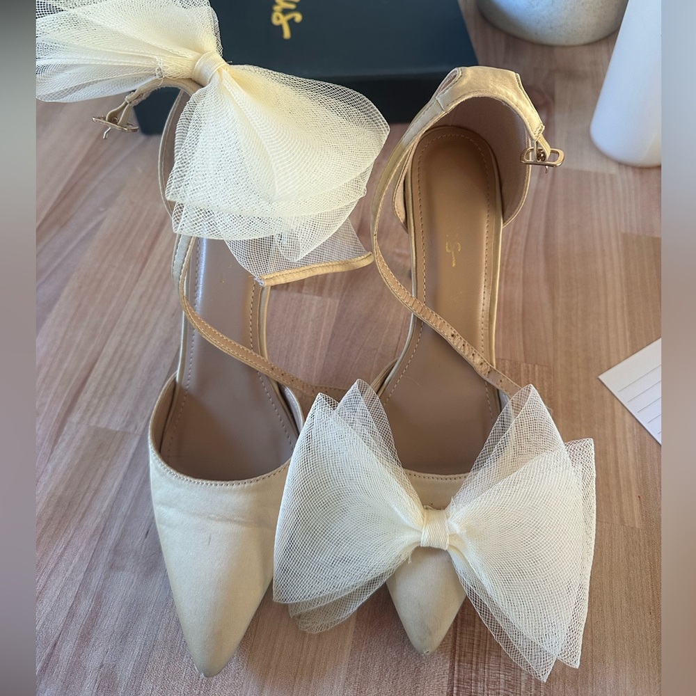 Lulu's Cream Heels with Bow Detail